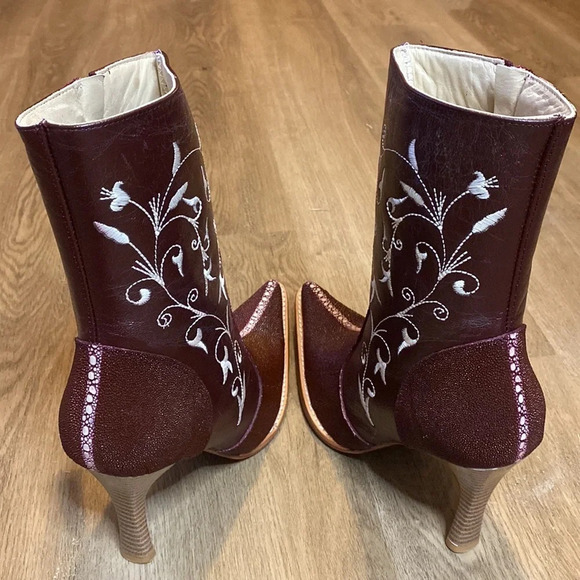 Indomables Women’s Leather Heeled Cowboy Boots size 7 stitched floral design - Picture 10 of 16